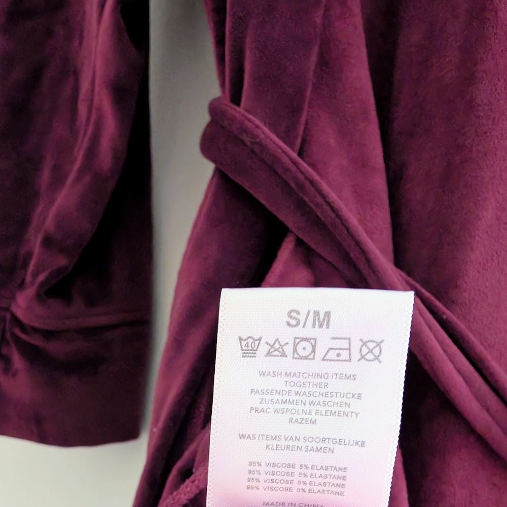 Luxurious Purple Velvet Robe - Picture 6 of 7